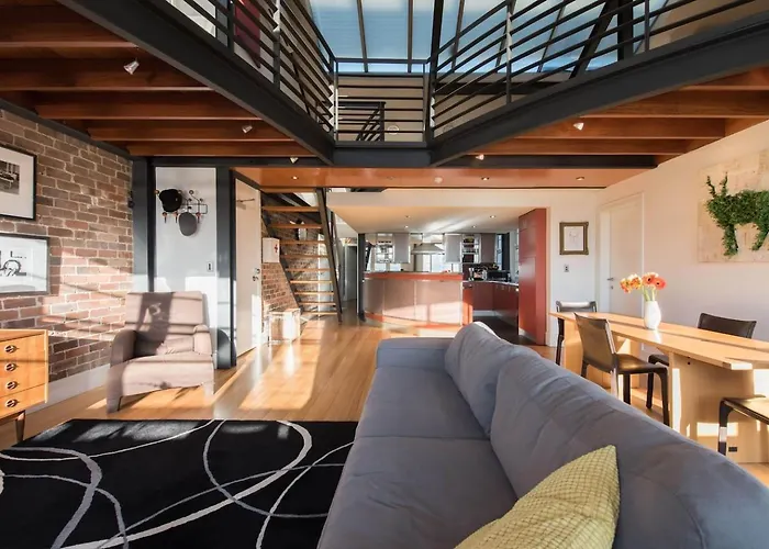 Sunny Loft Lookout With Iconic Sydney Views